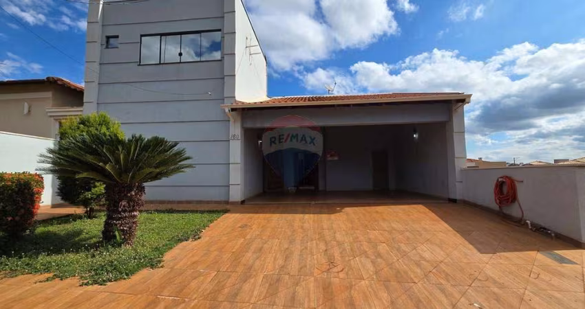 Casa para venda em Jardinópolis de 216.00m² com 4 Quartos, 2 Suites e 4 Garagens