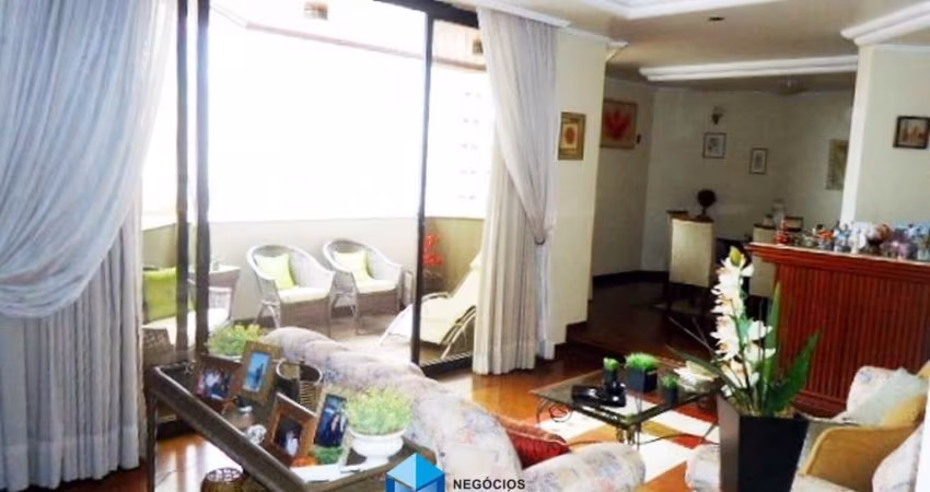 Apartamento para venda em Centro de 200.00m² com 4 Quartos, 2 Suites e 2 Garagens