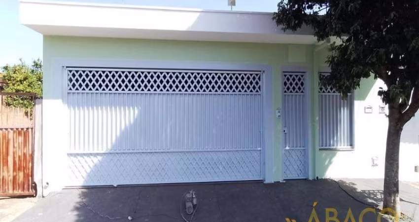 Casa para venda em Jardim Ipanema de 250.00m² com 3 Quartos, 1 Suite e 3 Garagens