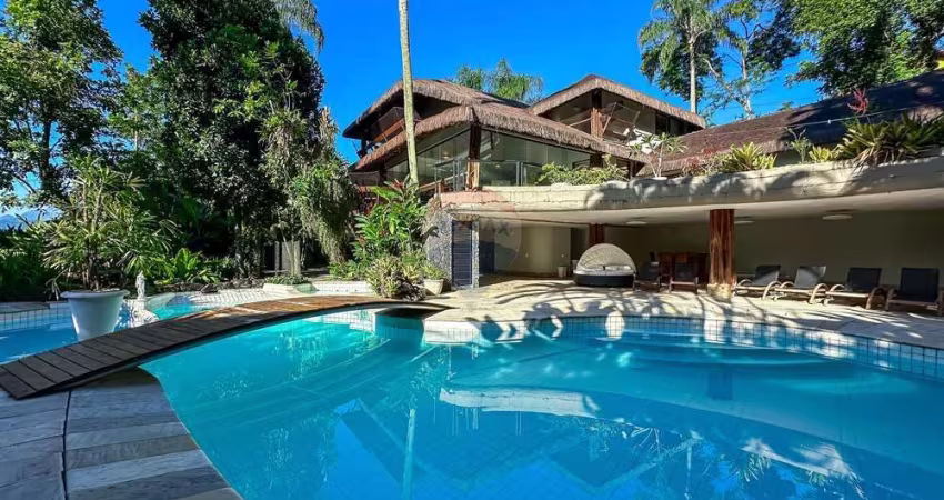 Casa de Condomínio para venda em Mangaratiba de 1650.00m² com 8 Quartos, 8 Suites e 5 Garagens
