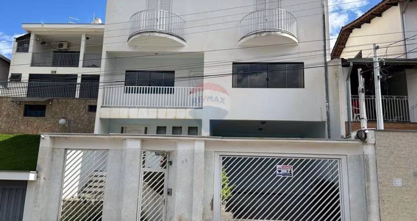 Sobrado para venda em Jardim Itália de 247.00m² com 3 Quartos, 1 Suite e 7 Garagens