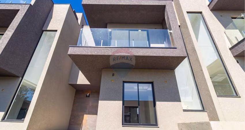Sobrado para venda em Boqueirão de 115.00m² com 2 Quartos, 2 Suites e 1 Garagem