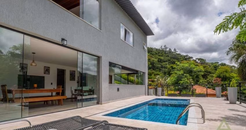 Casa de Condomínio para venda em Itaipava de 608.00m² com 5 Quartos, 4 Suites e 2 Garagens