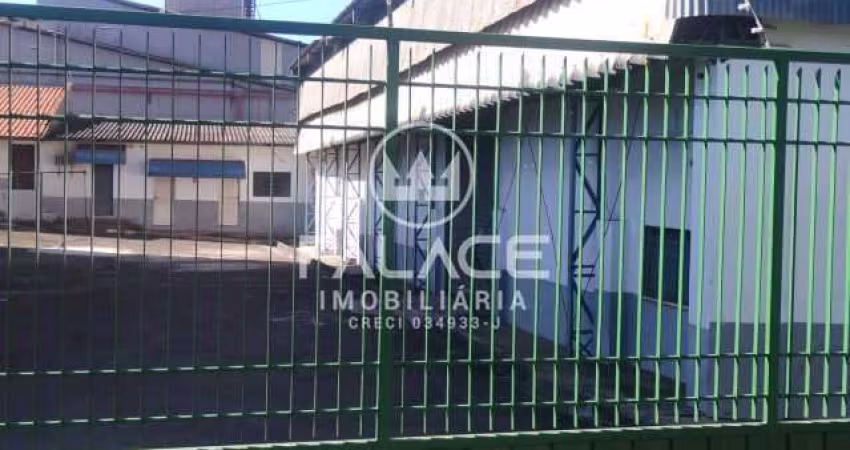 Galpão / Depósito / Armazém para venda e aluguel em Vale Do Sol de 600.00m²
