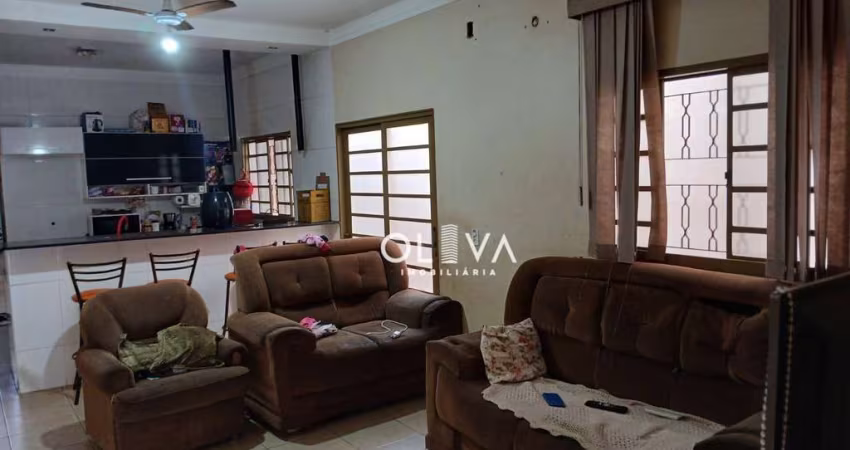 Casa para venda em Parque Residencial Lauriano Tebar Ii de 130.00m² com 3 Quartos, 1 Suite e 3 Garagens