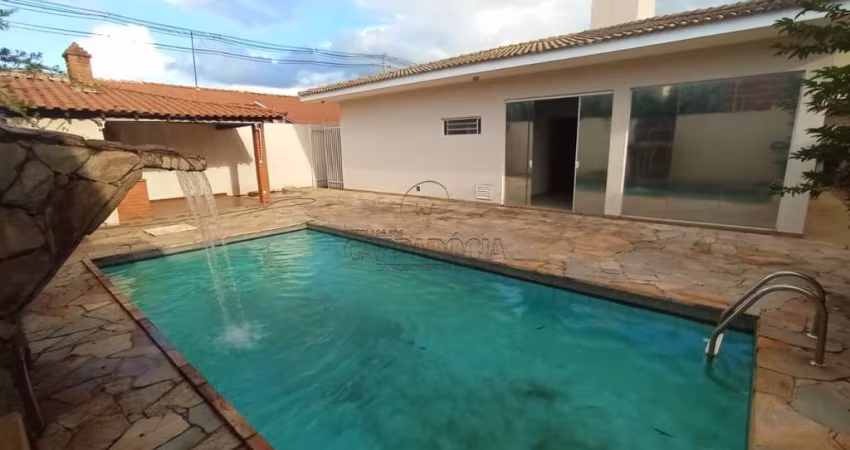 Casa para alugar em Parque Residencial Comendador Mançor Daud de 300.00m² com 4 Quartos, 3 Suites e 5 Garagens