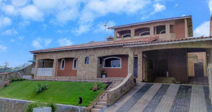 Sobrado para venda e aluguel em Arujá Country Club de 600.00m² com 3 Quartos, 3 Suites e 4 Garagens