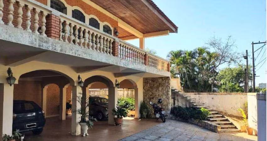 Casa para venda em Centro de 422.40m² com 5 Quartos, 1 Suite e 8 Garagens