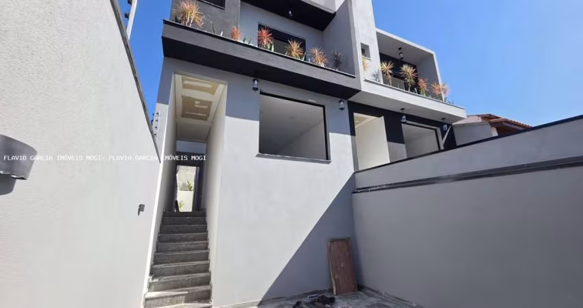 Sobrado para venda em Braz Cubas de 150.00m² com 3 Quartos, 1 Suite e 2 Garagens