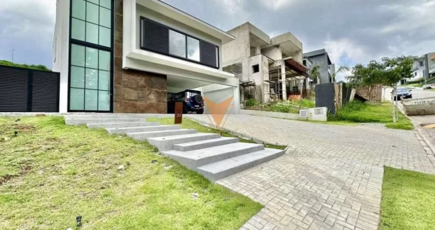 Casa para venda em Moinho Velho de 303.00m² com 3 Quartos, 3 Suites e 4 Garagens