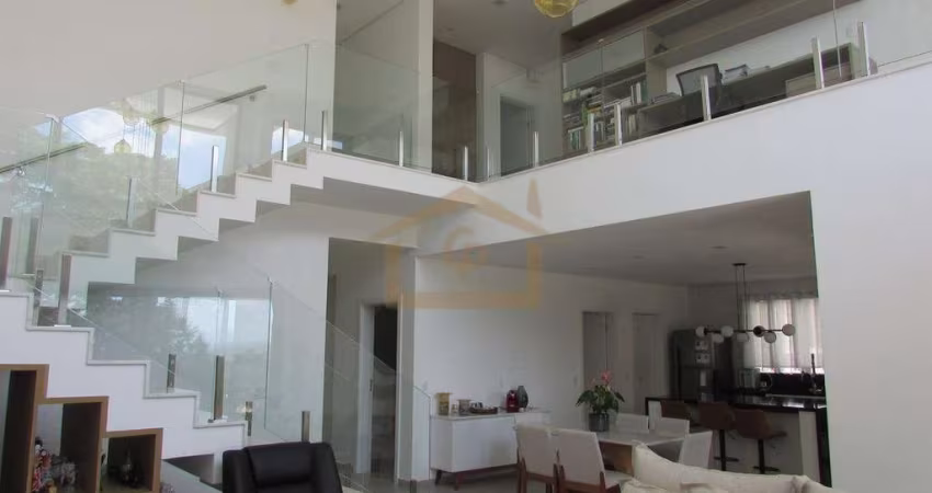 Casa para venda em Granja Viana de 365.00m² com 4 Quartos, 2 Suites e 4 Garagens