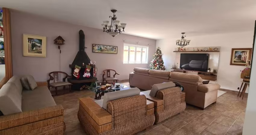 Casa para venda em Jardim Nova América de 280.00m² com 4 Quartos, 1 Suite e 4 Garagens