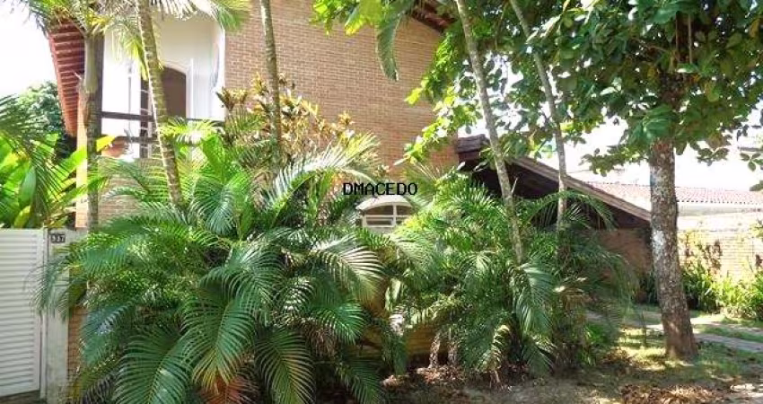 Casa para venda em Condominio Lagoinha de 345.00m² com 3 Quartos, 3 Suites e 2 Garagens
