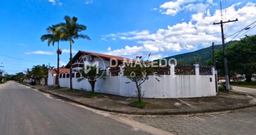 Casa para venda em Praia Maranduba de 418.00m² com 3 Quartos, 1 Suite e 5 Garagens