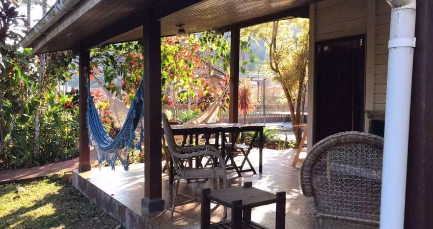 Casa para venda em Praia Da Lagoinha de 473.00m² com 3 Quartos, 1 Suite e 2 Garagens