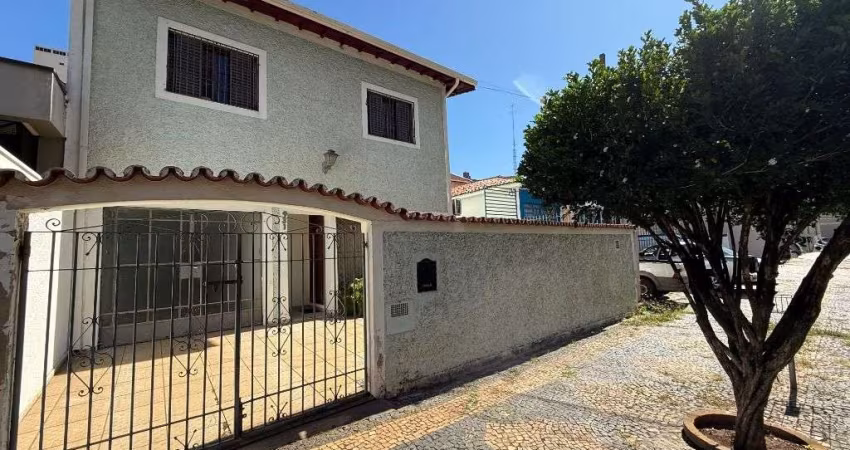 Casa para venda em Vila Itapura de 237.00m² com 4 Quartos, 1 Suite e 1 Garagem