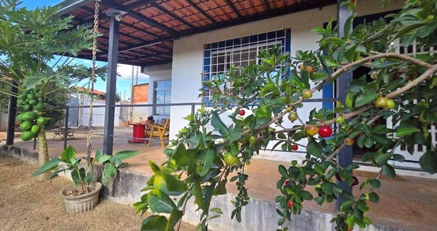 Casa para venda em Jardim Itamarati de 230.00m² com 3 Quartos, 1 Suite e 4 Garagens