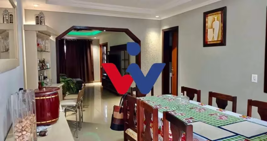 Sobrado para venda em Campo De Santana de 240.00m² com 3 Quartos, 1 Suite e 2 Garagens