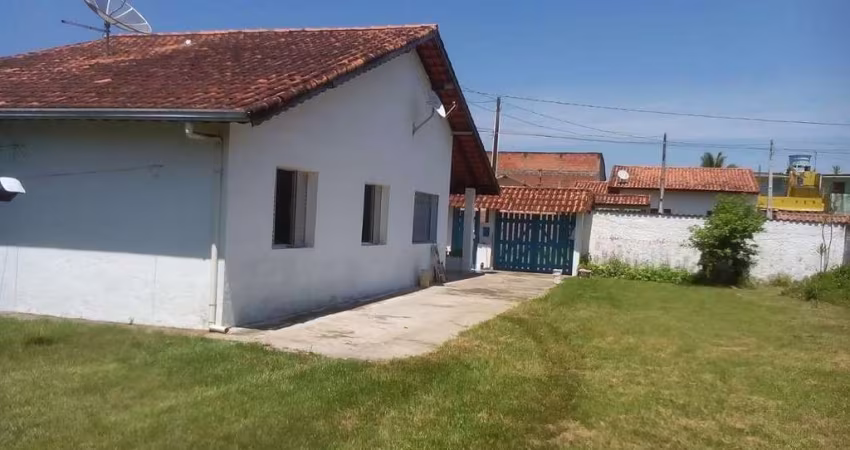 Casa para venda em Itanhaém de 190.00m² com 4 Quartos e 6 Garagens