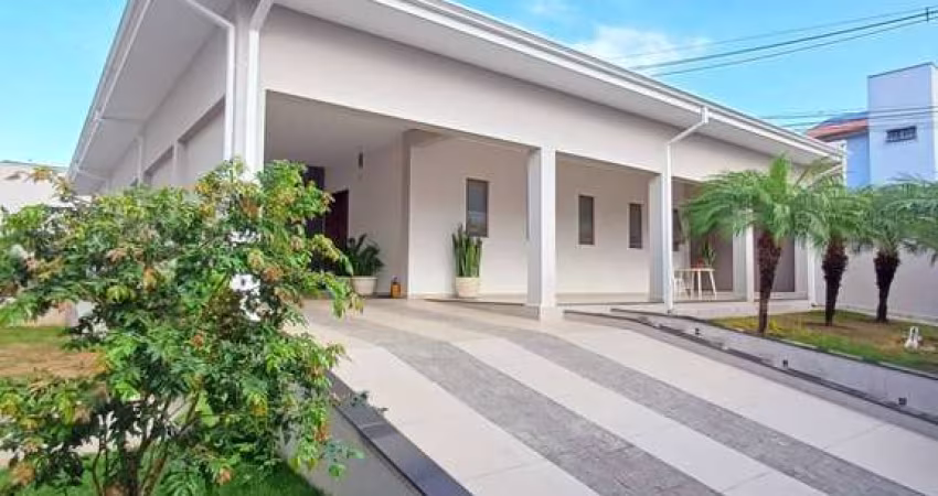 Casa para venda e aluguel em Jardim Ipyranga de 212.00m² com 3 Quartos, 1 Suite e 5 Garagens