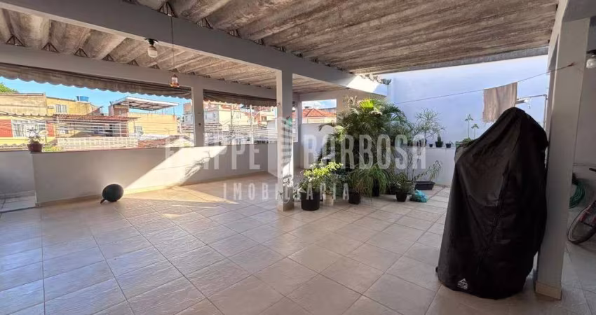 Casa para venda em Irajá de 102.00m² com 3 Quartos, 2 Suites e 3 Garagens
