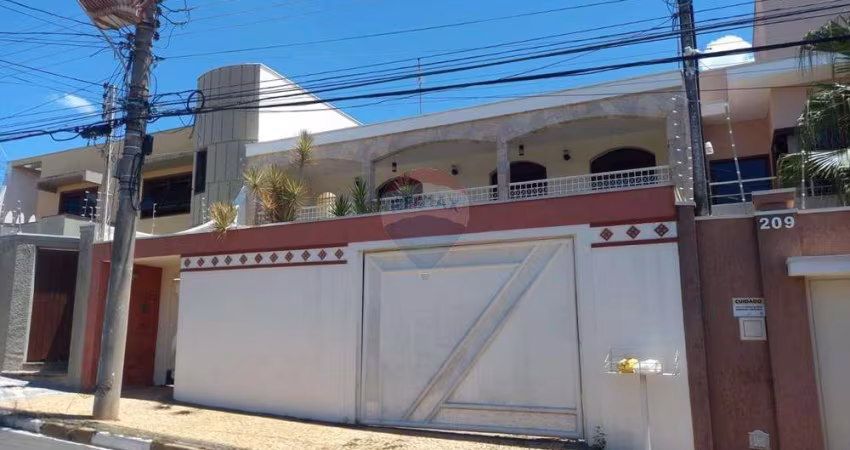 Casa para alugar em Vila Melo de 260.00m² com 3 Quartos, 1 Suite e 2 Garagens