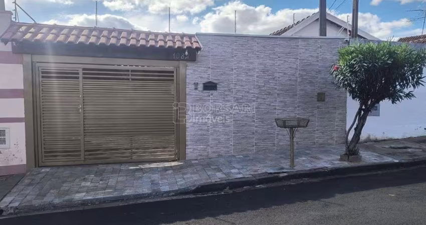 Casa para venda em Vila Yamada de 165.00m² com 3 Quartos, 1 Suite e 4 Garagens