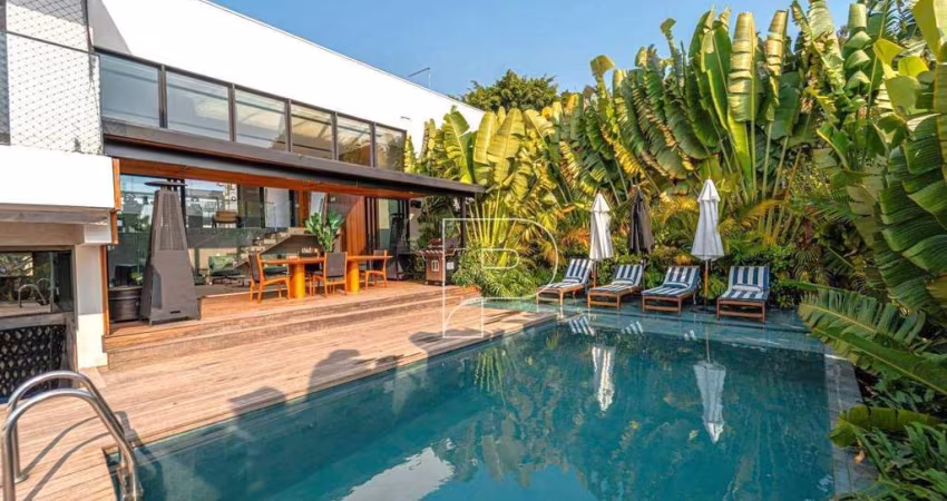 Casa de Condomínio para venda e aluguel em Granja Viana de 478.00m² com 5 Quartos, 5 Suites e 6 Garagens