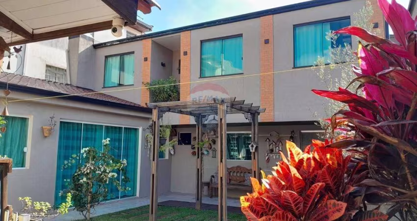 Sobrado para venda em Xaxim de 237.71m² com 6 Quartos