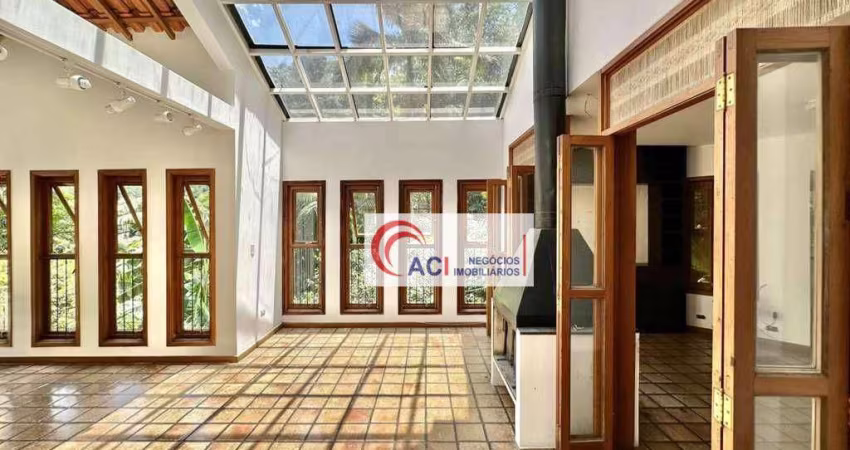 Casa de Condomínio para venda e aluguel em Condomínio Iolanda de 485.00m² com 3 Quartos, 1 Suite e 5 Garagens