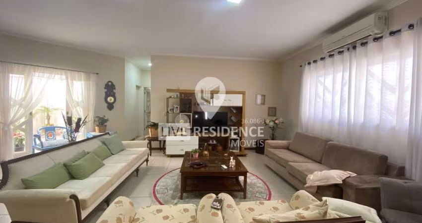 Casa para venda em Giardino D' Itália de 238.00m² com 4 Quartos, 1 Suite e 4 Garagens