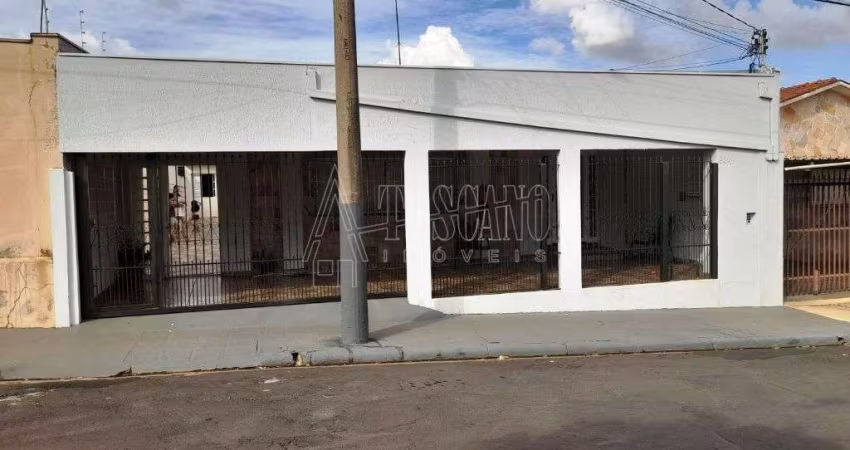 Casa para venda em Centro de 211.00m² com 3 Quartos, 1 Suite e 2 Garagens