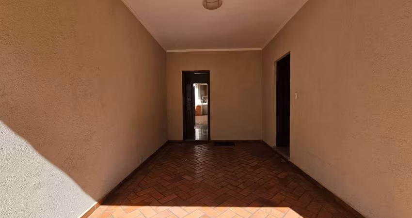 Casa para alugar em Jardim Flamboyant de 200.00m² com 3 Quartos e 2 Garagens