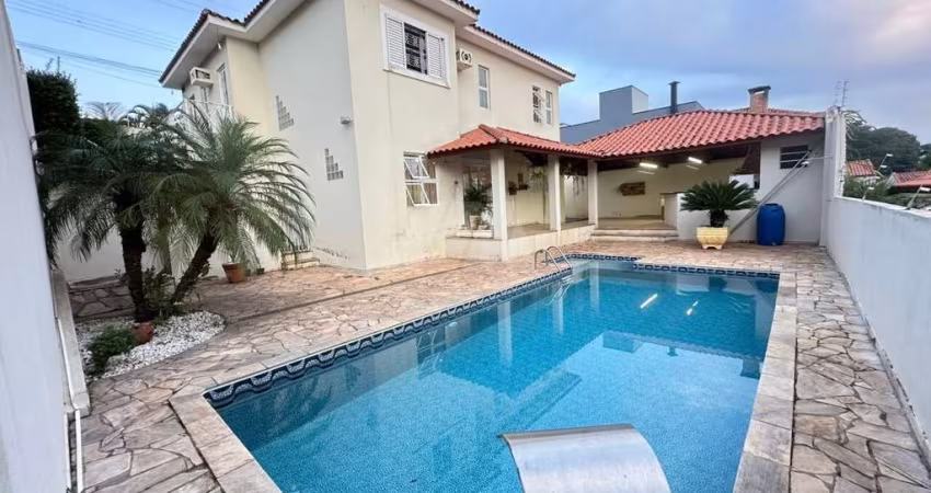 Sobrado para venda em São Pedro de 265.00m² com 4 Quartos, 1 Suite e 5 Garagens