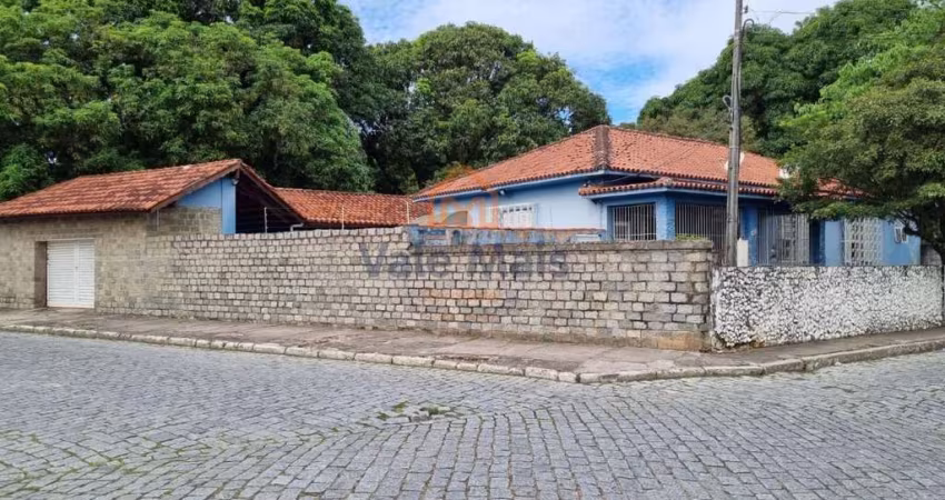 Casa para alugar em Vila Canevari de 248.00m² com 3 Quartos, 1 Suite e 2 Garagens