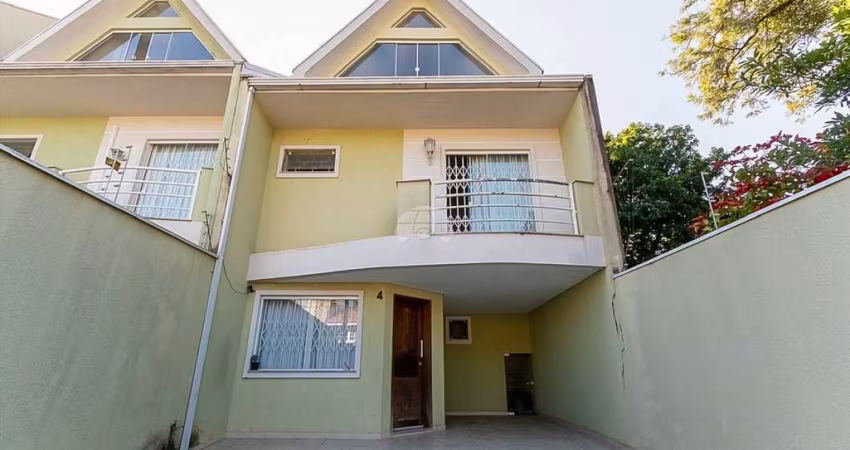Sobrado para venda em Tingui de 142.00m² com 3 Quartos, 1 Suite e 2 Garagens