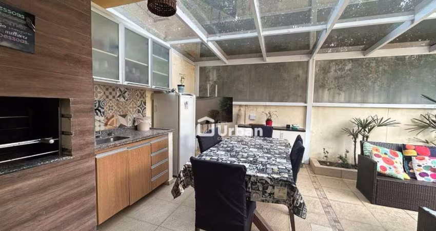 Casa de Condomínio para venda e aluguel em Granja Viana de 180.00m² com 4 Quartos, 2 Suites e 2 Garagens