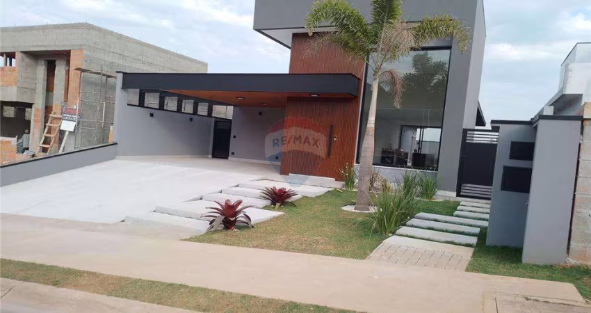 Casa de Condomínio para alugar em Residencial Pecan de 165.00m² com 3 Quartos, 1 Suite e 4 Garagens