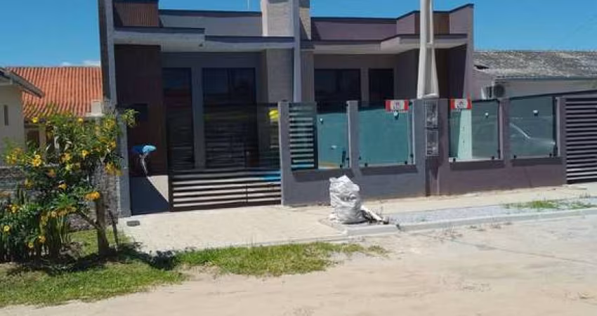 Casa para venda em Matinhos de 160.00m² com 3 Quartos, 1 Suite e 2 Garagens