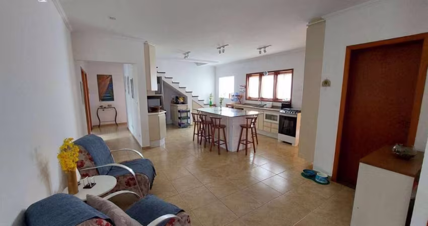 Sobrado para venda em Parque Residencial Itapeti de 282.00m² com 3 Quartos, 1 Suite e 4 Garagens