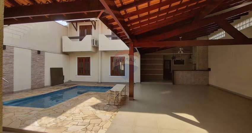 Casa para alugar em Dois Córregos de 251.00m² com 3 Quartos, 1 Suite e 4 Garagens