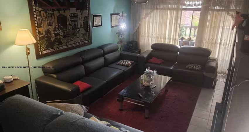 Sobrado para venda em Jardim Vila Galvão de 155.00m² com 3 Quartos, 1 Suite e 3 Garagens
