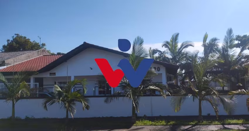 Casa para venda em Pontal Do Paraná de 186.00m² com 3 Quartos e 4 Garagens