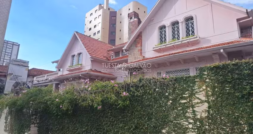 Casa para alugar em Centro de 400.00m² com 4 Quartos, 2 Suites e 4 Garagens