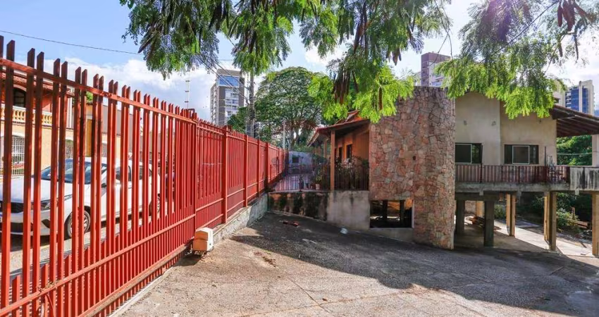 Casa para venda em Jardim Faculdade de 379.00m² com 3 Quartos, 2 Suites e 30 Garagens