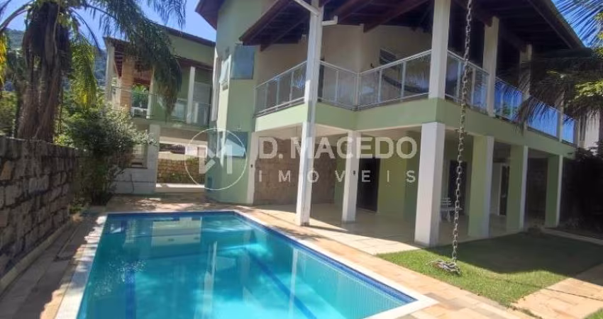 Casa para alugar em Condominio Lagoinha de 327.00m² com 4 Quartos, 2 Suites e 2 Garagens
