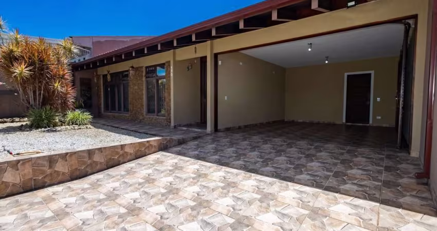 Casa para venda em Boa Vista de 180.00m² com 4 Quartos, 4 Suites e 3 Garagens