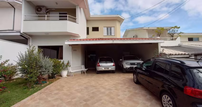 Casa para venda em Esplanada Independência de 300.00m² com 4 Quartos, 3 Suites e 5 Garagens