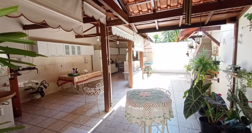Casa para venda em Jardim Maria Augusta de 280.00m² com 3 Quartos, 1 Suite e 3 Garagens