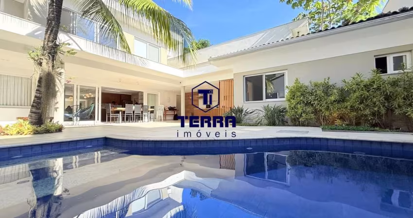 Casa para venda em Camboinhas de 211.00m² com 4 Quartos, 4 Suites e 2 Garagens